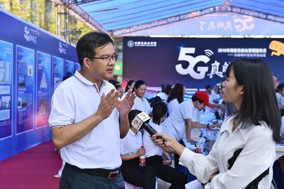 说明: C:\Users\gao\Desktop\190909微信素材\湖南省工业和信息化厅无线电管理处处长周平接受媒体采访.jpg