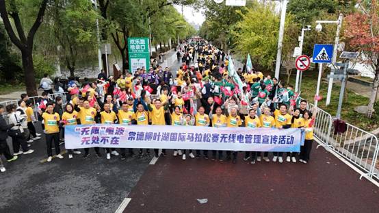 “无线”跑团成为“德马”现场的一道独特风景线