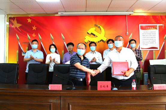 说明: 签约现场.jpg