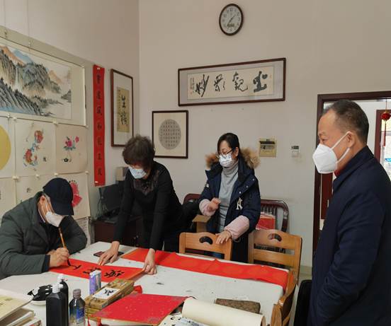 迎春接福写春联活动05