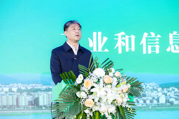 省工业和信息化厅党组书记、厅长雷绍业讲话,工业信息化部原材料工业司邢涛副司长讲话