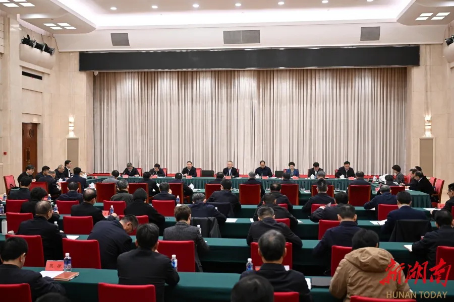 沈晓明主持树立和践行正确政绩观学习教育读书班暨省委理论学习中心组集体学习