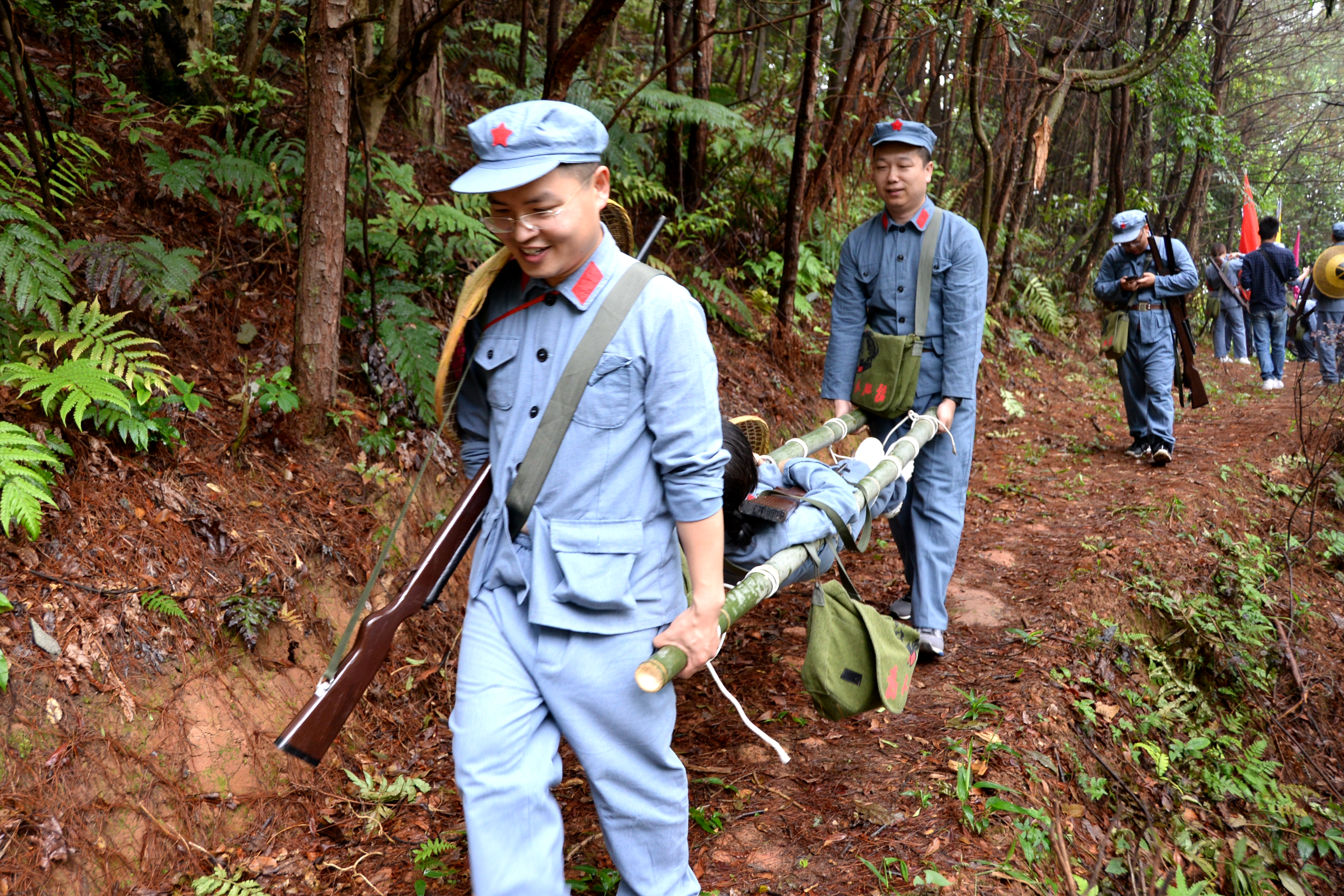 "重走长征路 青春报国行—省工信厅组织开展五四青年节主题活动