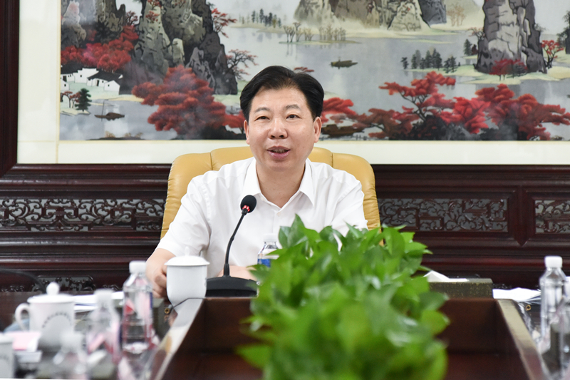 厅党组书记,厅长毛腾飞主持学习并讲话